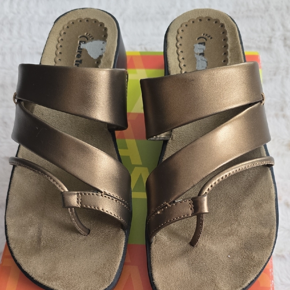 BareTraps Women's Bronze Sandals - Picture 2 of 10